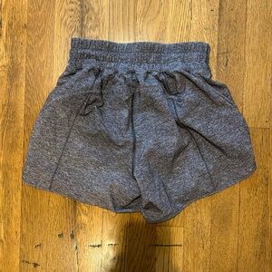Lululemon women’s shorts size 6 excellent condition